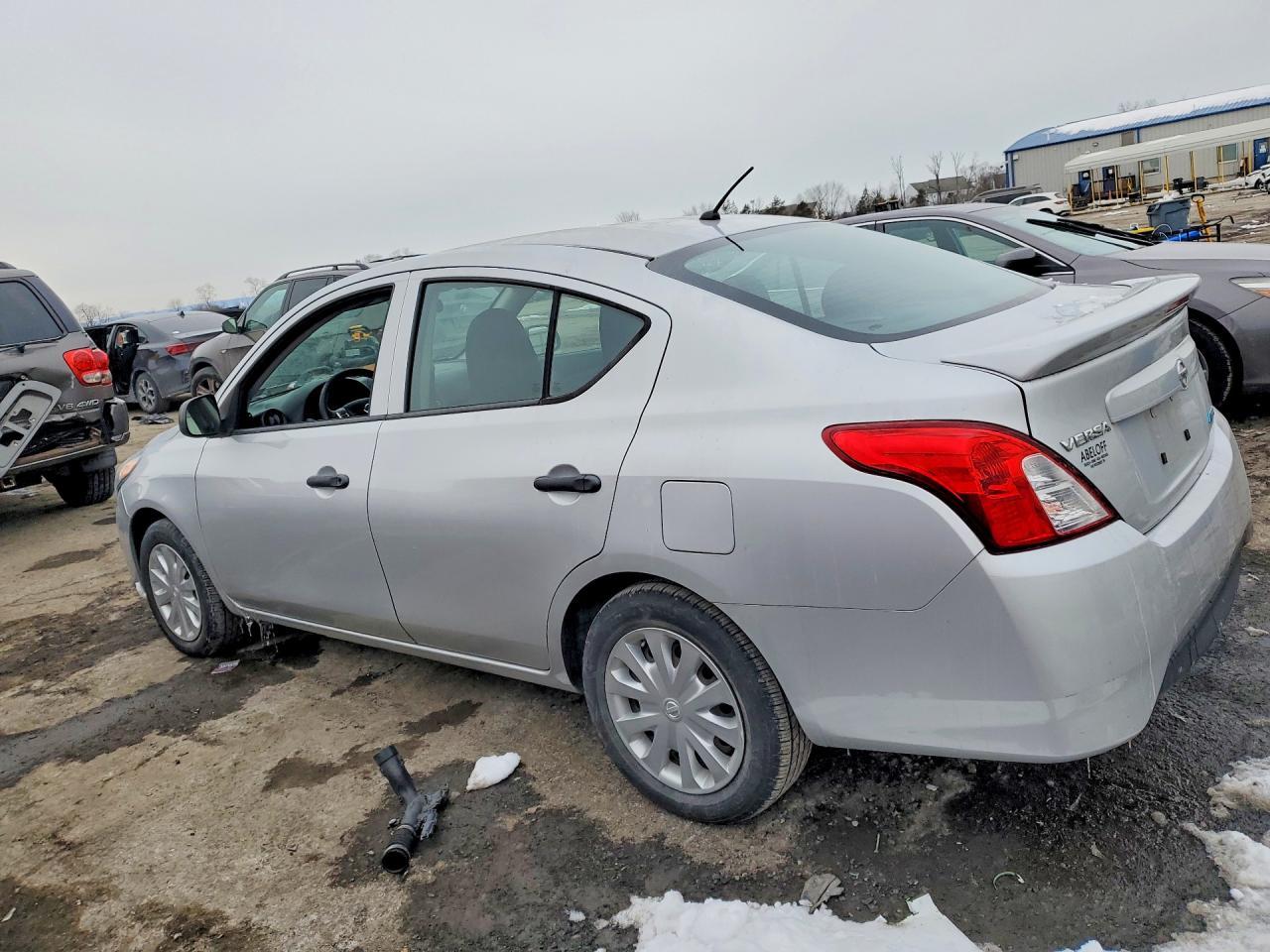 2015 Niss Versa s