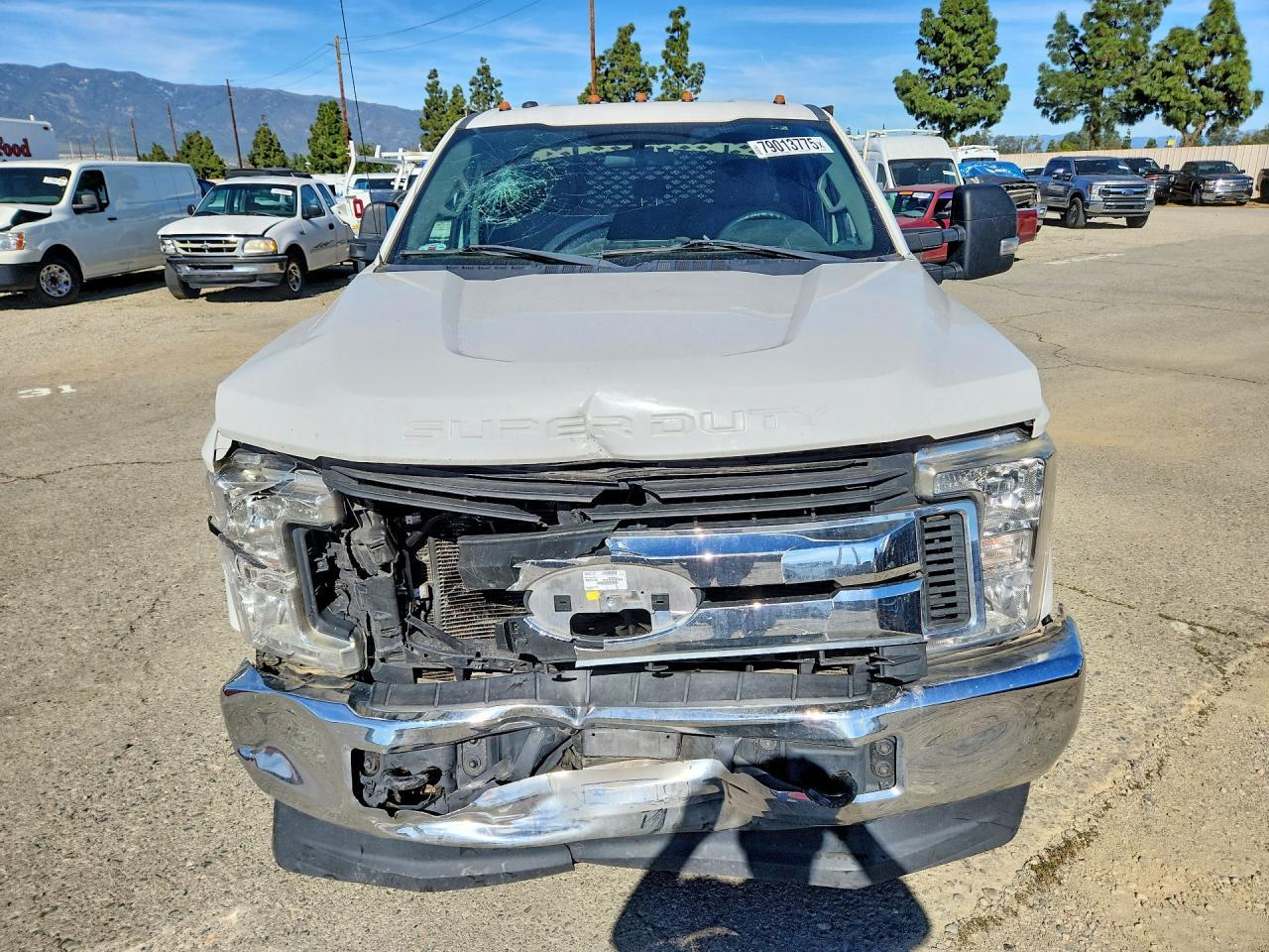 2018 Ford F350 Super Duty Flatbed Truck