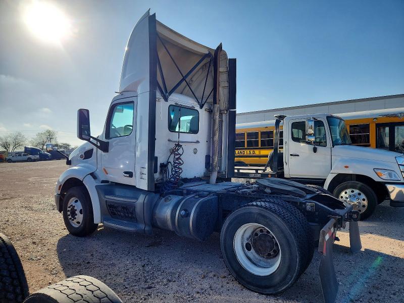 2017 Peterbilt Tractor 2017 Peterbilt 579 Semi Truck