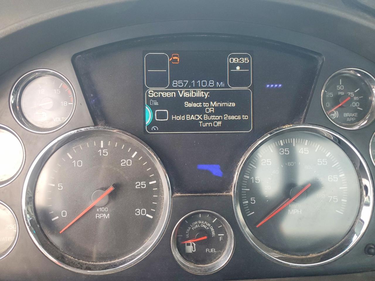 2015 Kenworth T680 Semi Truck