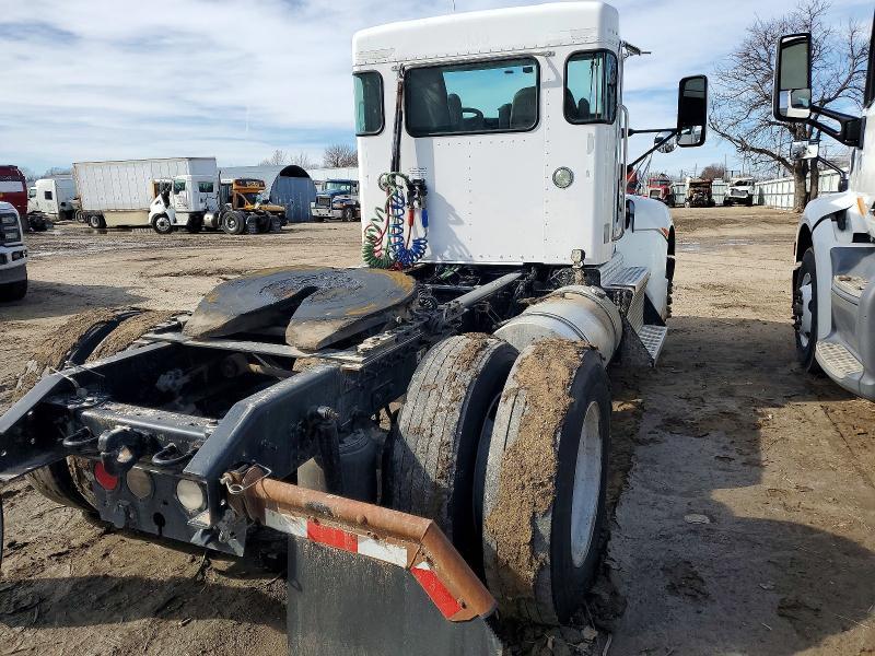 2016 Kenworth T300 Semi Truck