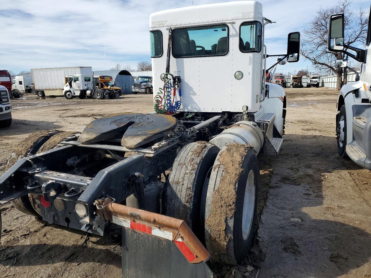 2016 Kenworth T300 Semi Truck