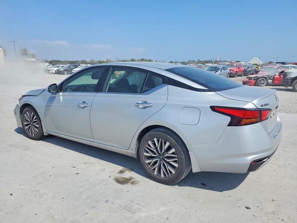 2023 Niss Altima
