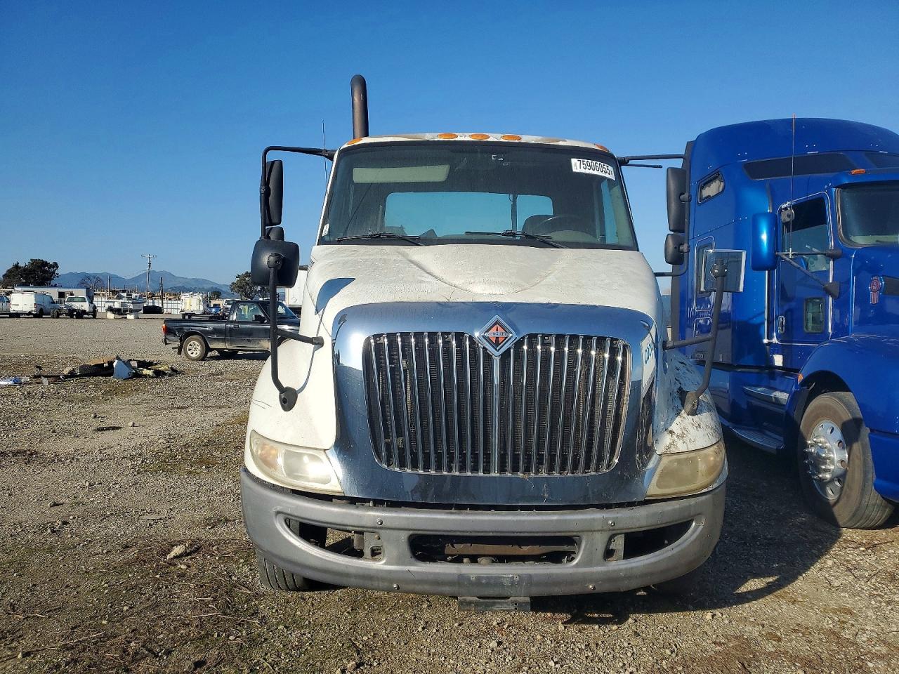 2013 International 8600 Semi Truck