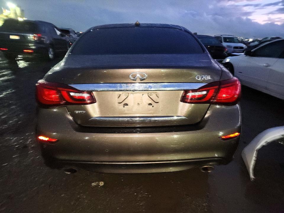 2015 Infiniti Q70 3.7