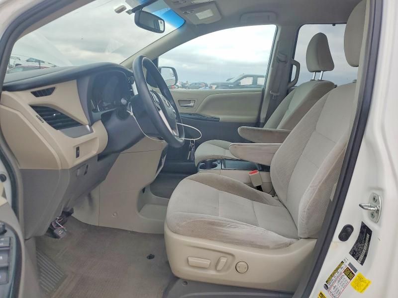 2016 Toyota Sienna le