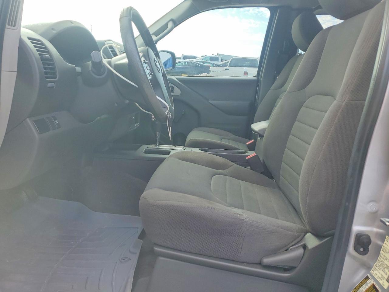 2016 Nissan Frontier s