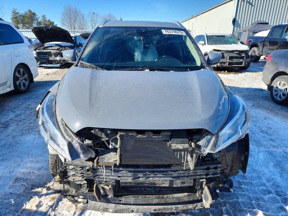 2025 Nissan Kicks Play sv