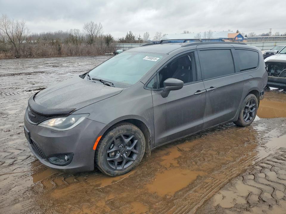 2018 Chrysler Pacifica Touring Plus