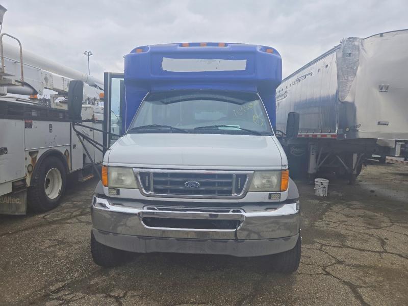 2003 Ford E550 Shuttle Bus