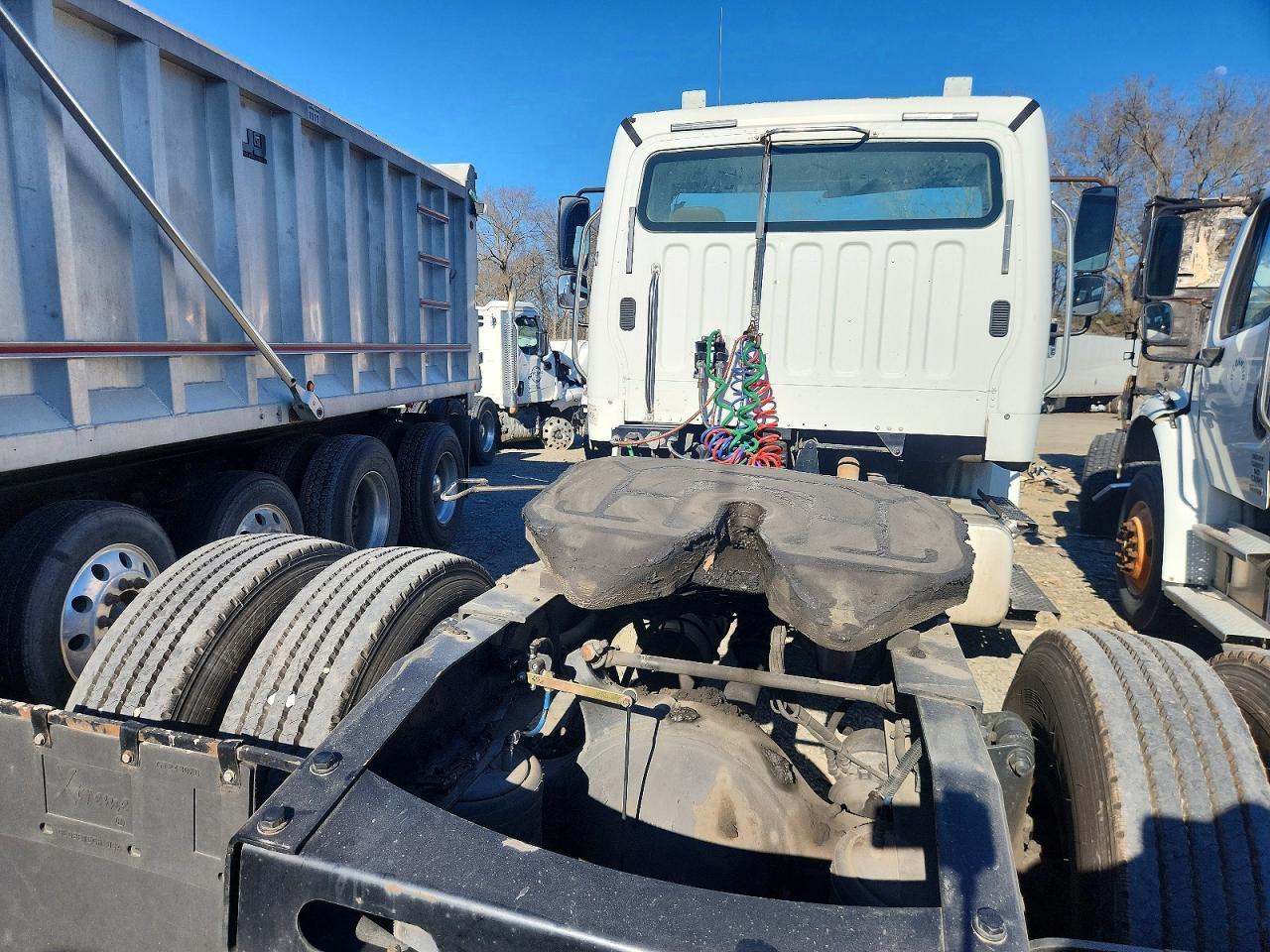 2010 Freigliner 2010 Freightliner Business Class M2 Semi Truck