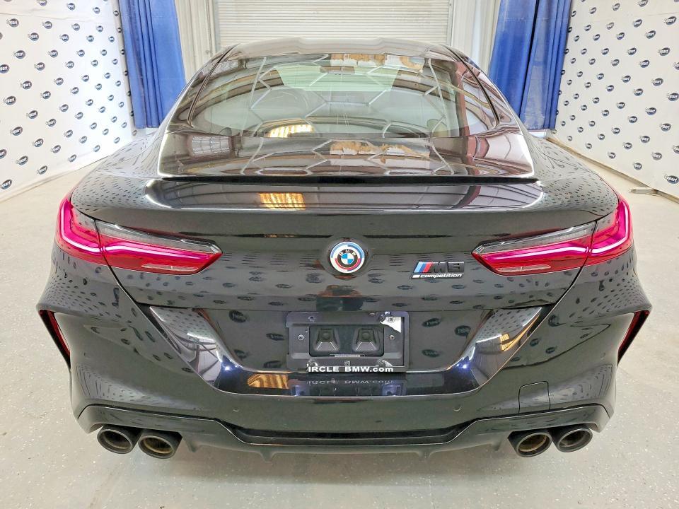 2023 BMW M8