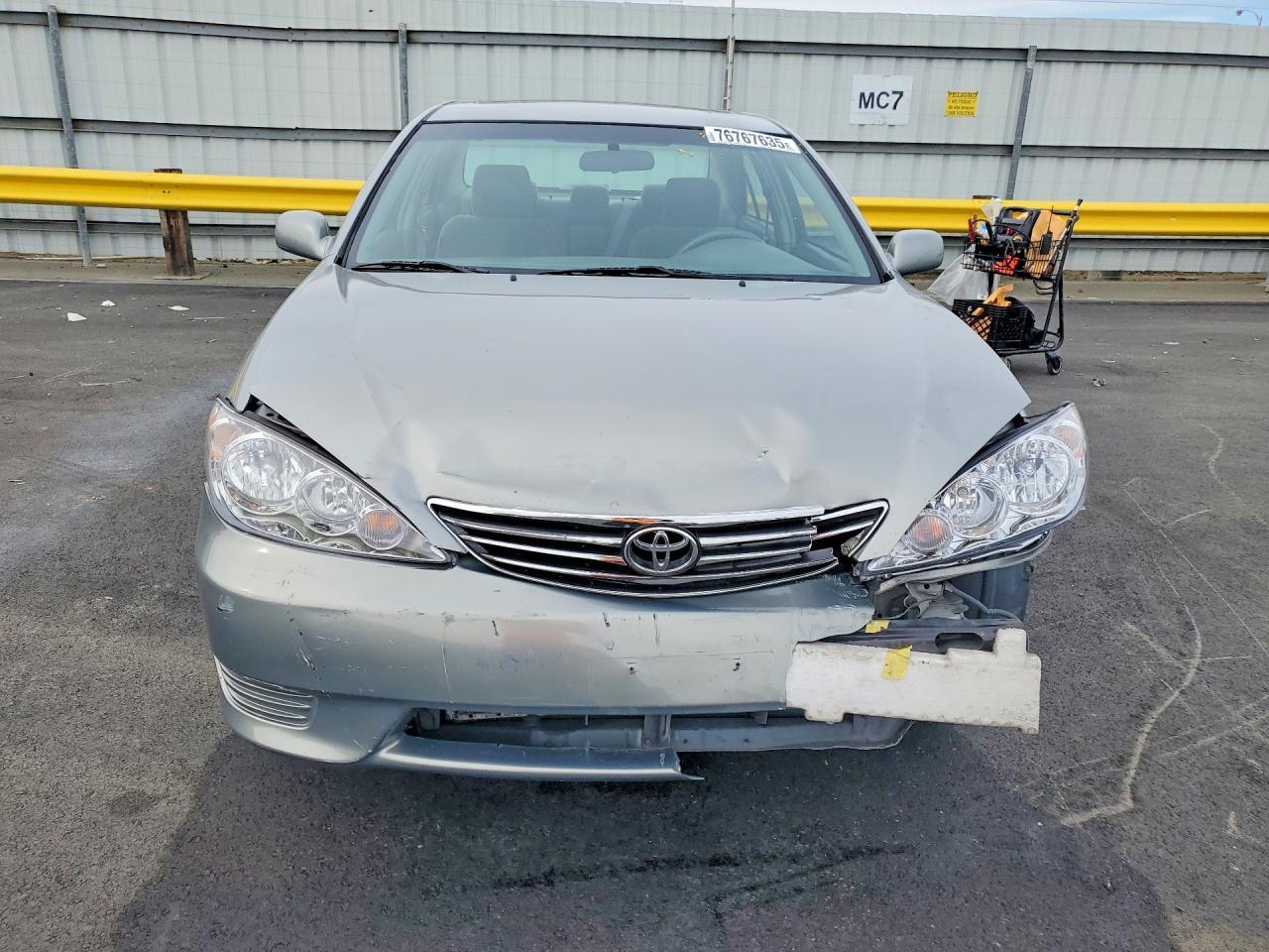2005 Toyota Camry le