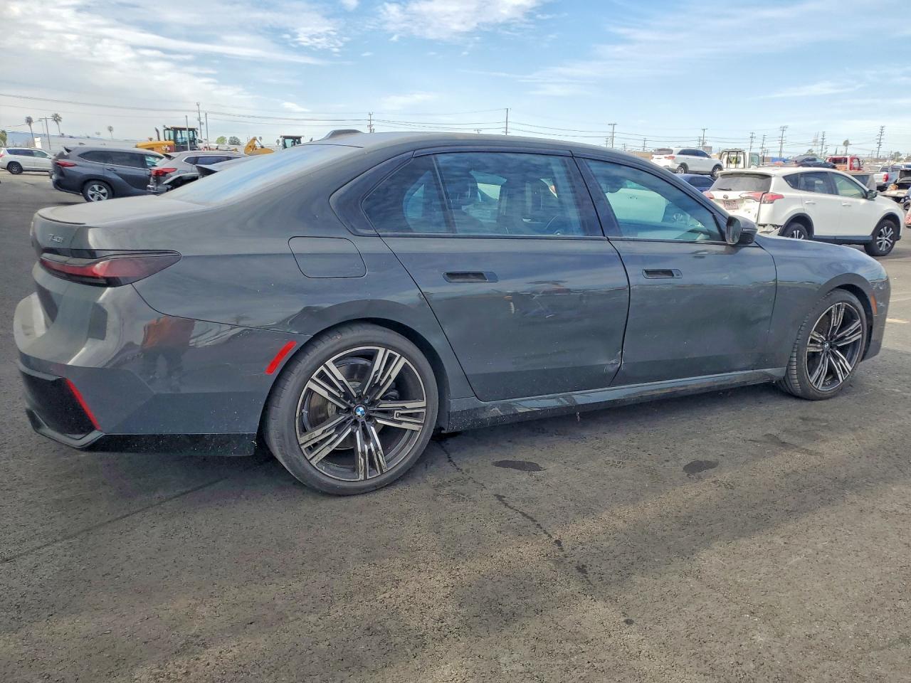 2023 BMW 740 i