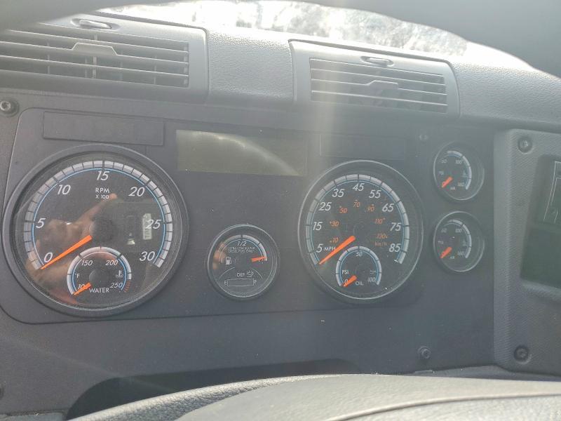 2018 Freightliner Cascadia 125 Semi Truck