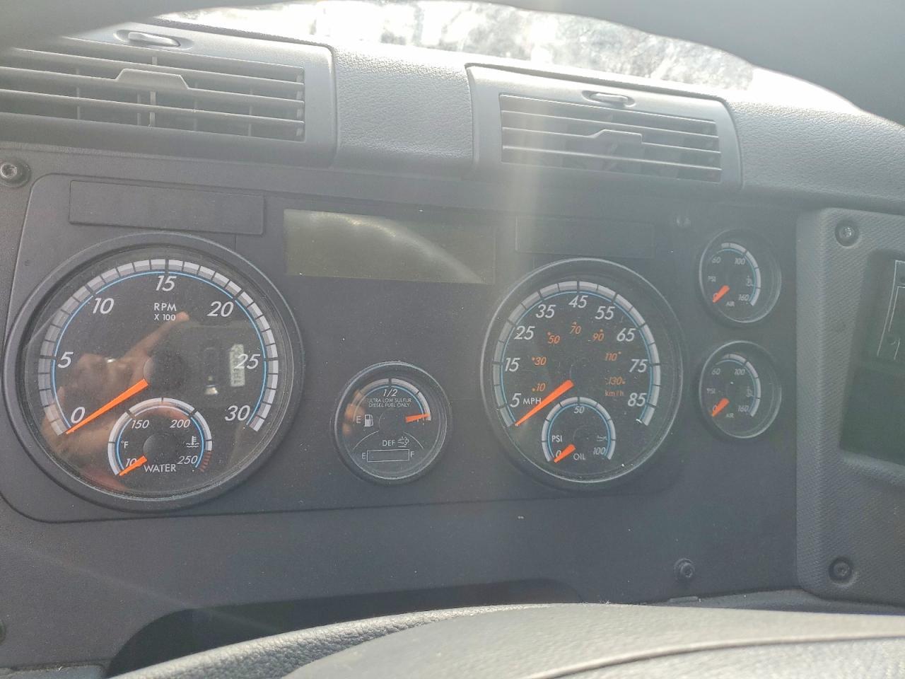 2018 Freightliner Cascadia 125 Semi Truck