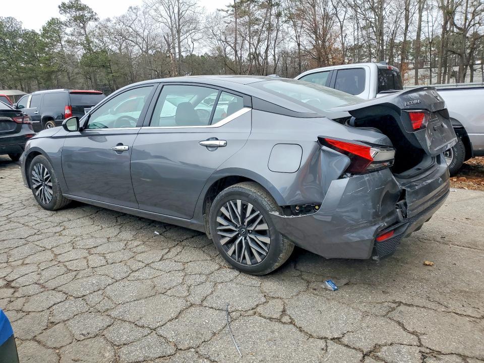 2024 Nissan Altima sv
