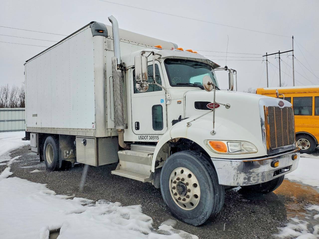 2016 Peterbilt 337 BOX Truck