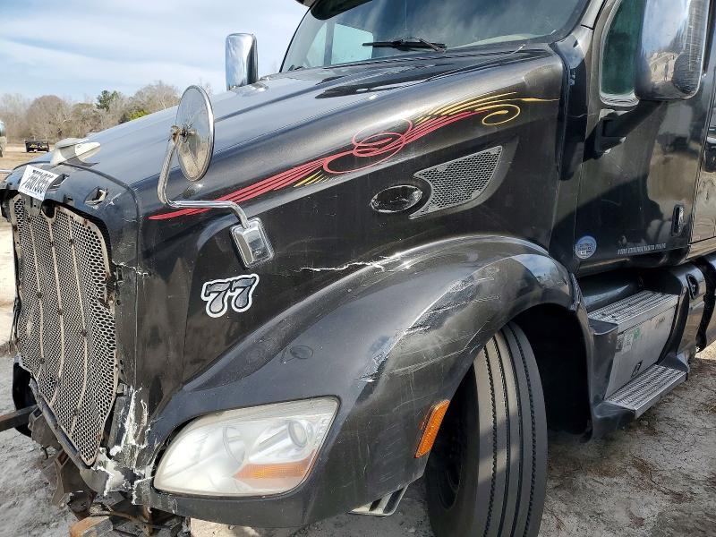 2015 Peterbilt Tractor 587-Semi Truck