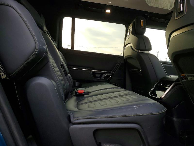 2023 Rivian R1S Adventure