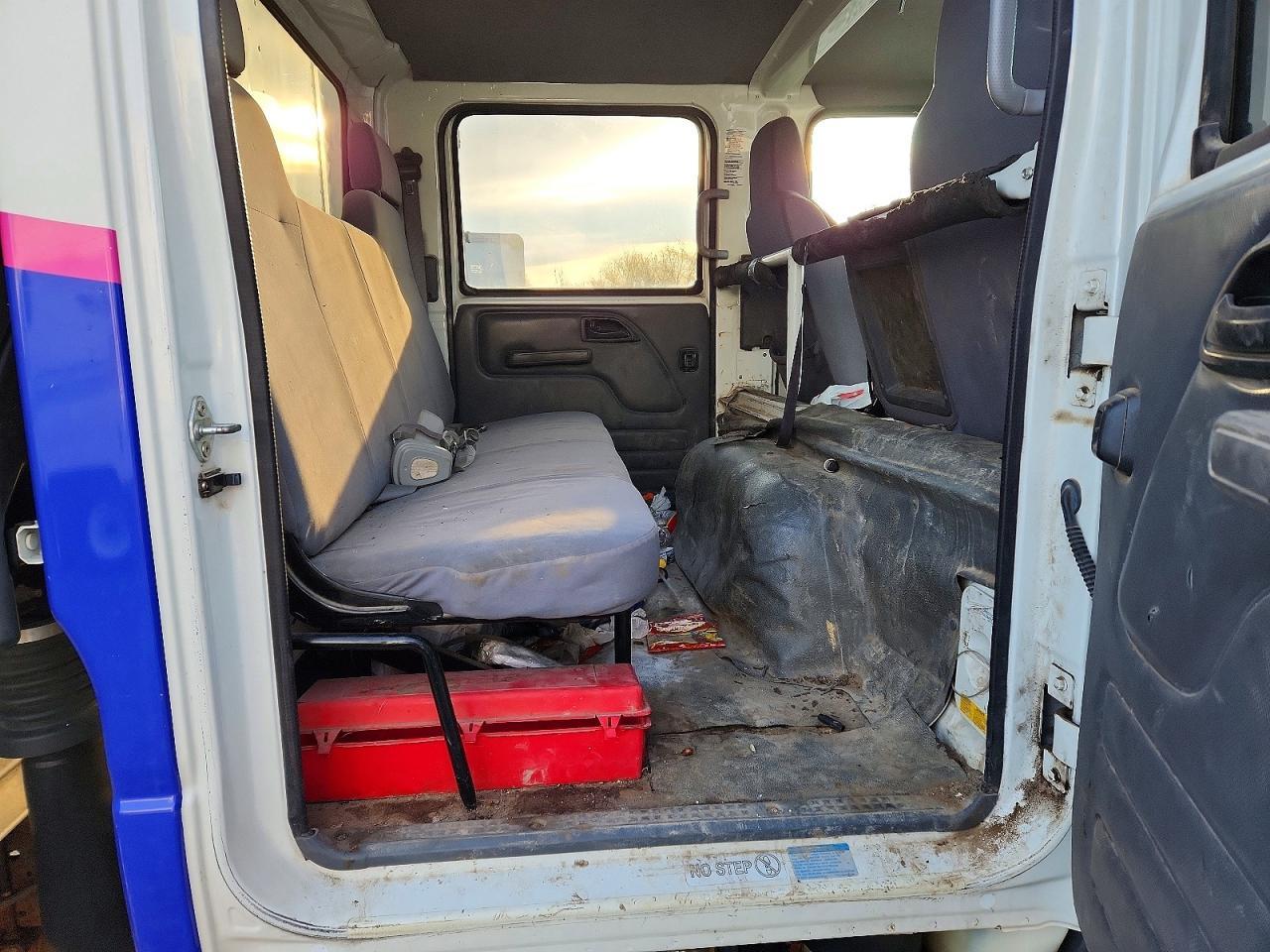 2019 Isuzu NRR BOX Truck