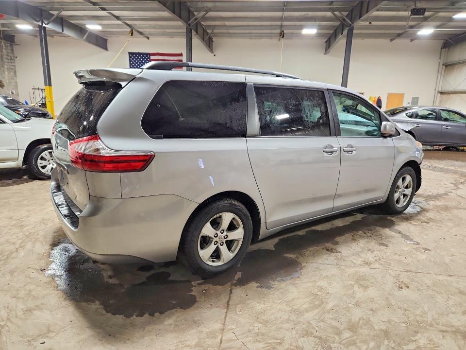 2015 Toyota Sienna le 8-passenger