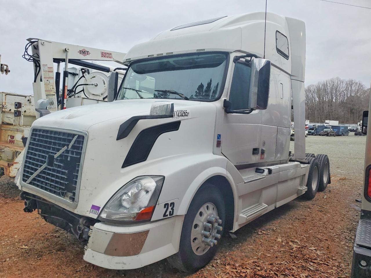 2012 Volvo VNL Semi Truck