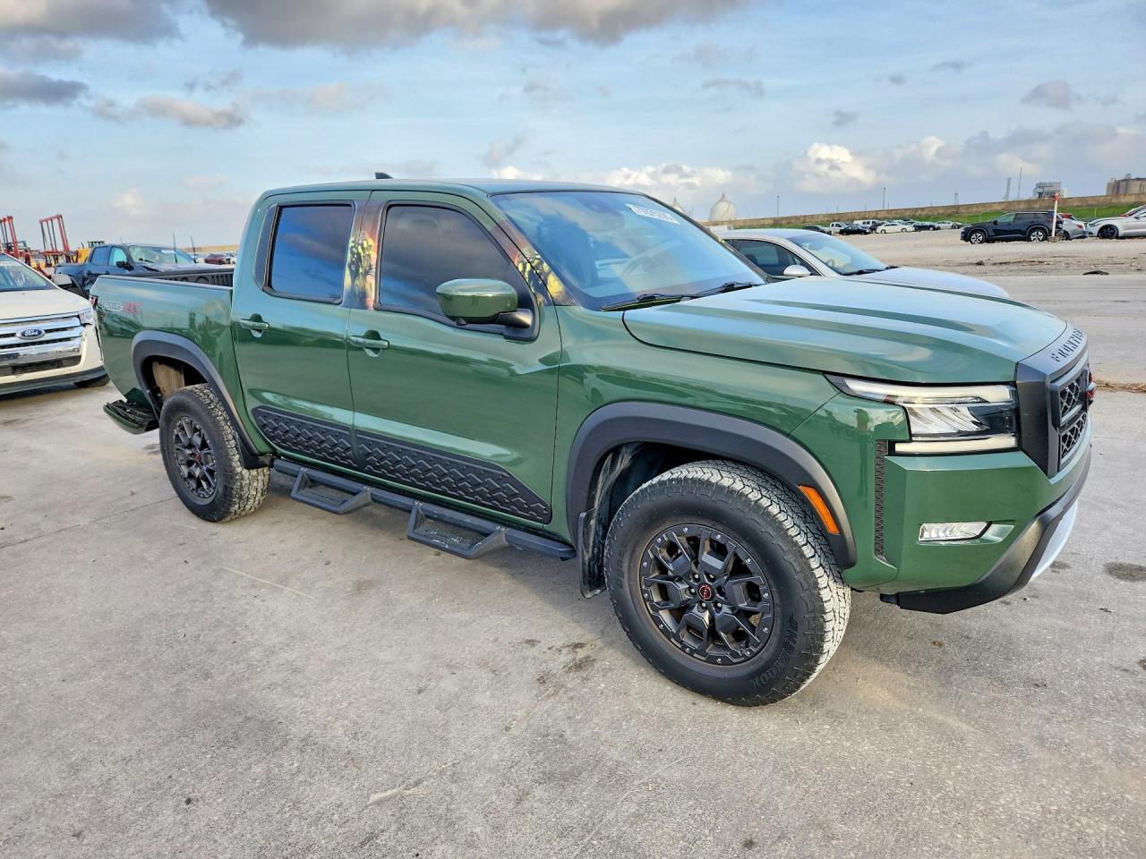 2022 Nissan Frontier s