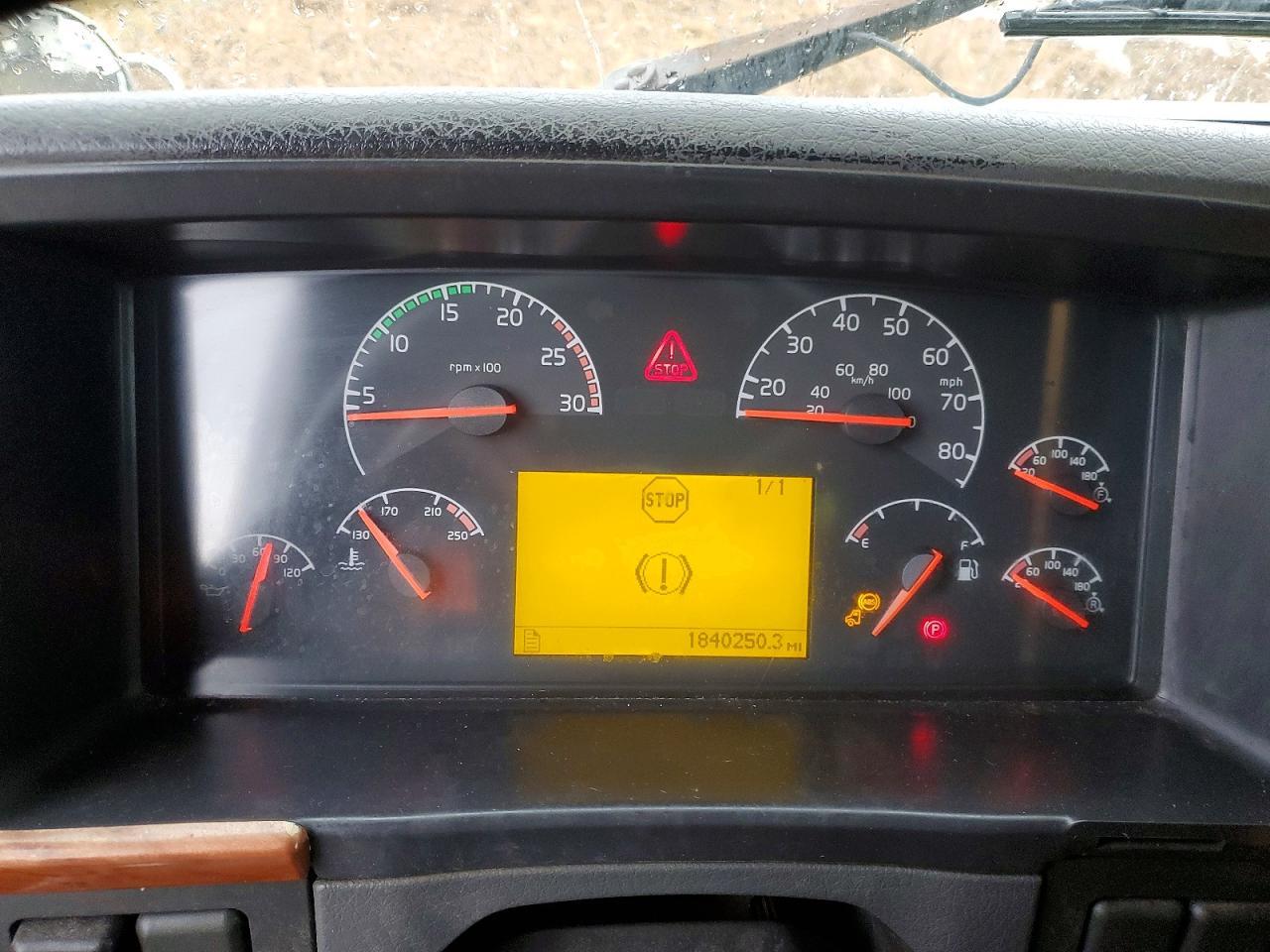 2006 Volvo VNL Semi Truck