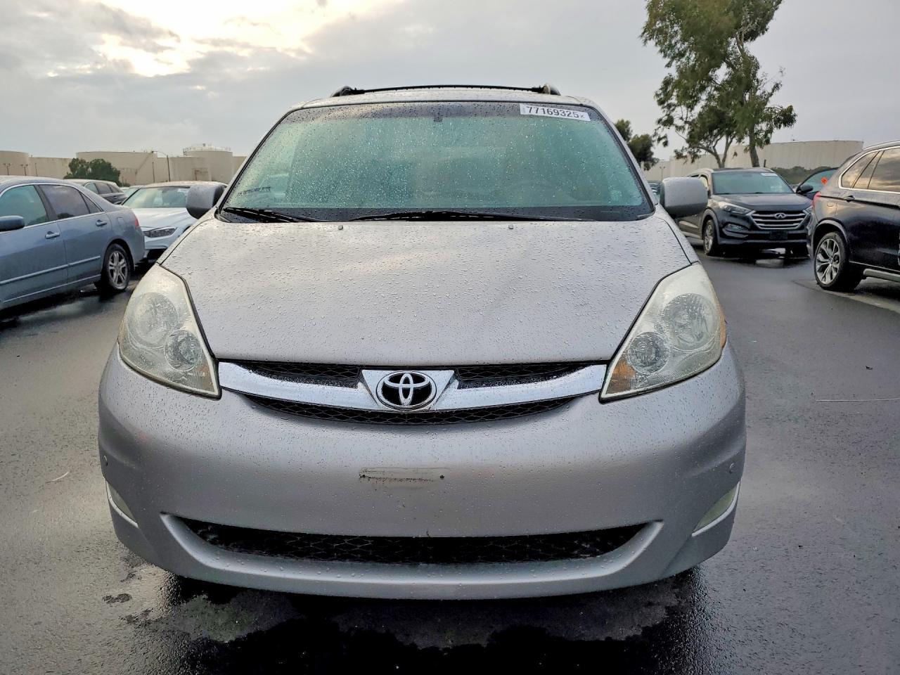 2010 Toyota Sienna xle