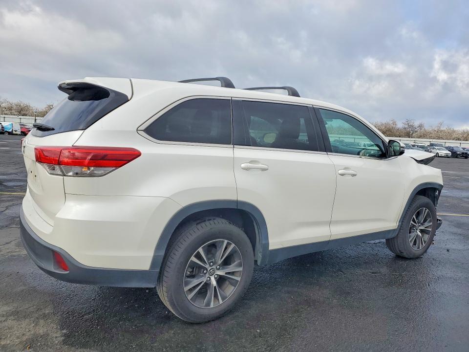2019 Toyota Highlander le