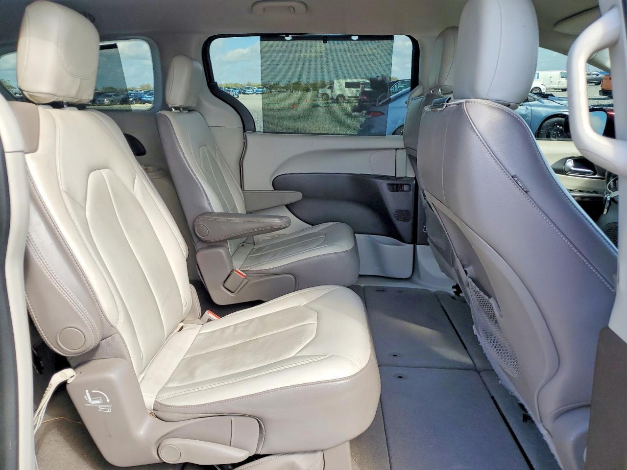 2017 Chrysler Pacifica Touring l