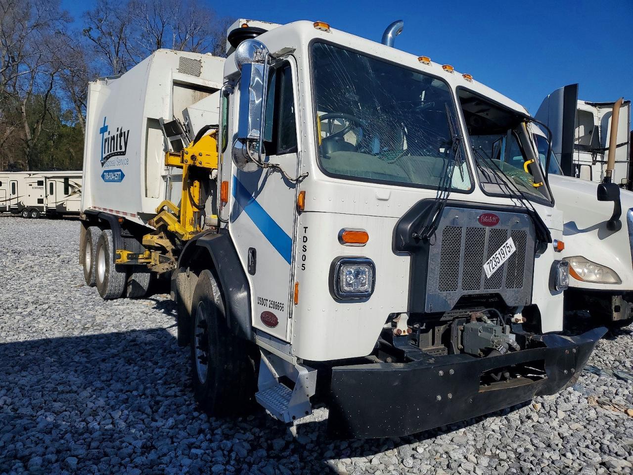 2022 Peterbilt 520 Refuse Truck