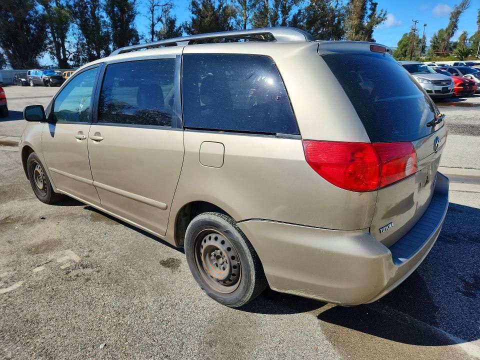 2010 Toyota Sienna le 7-passenger