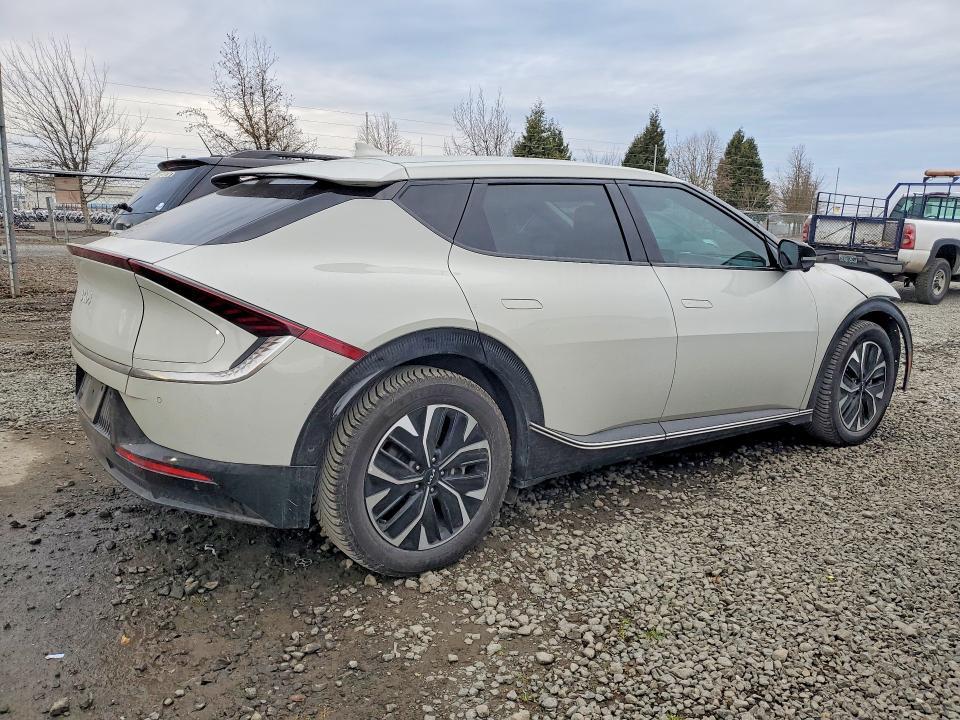2022 KIA EV6 Light