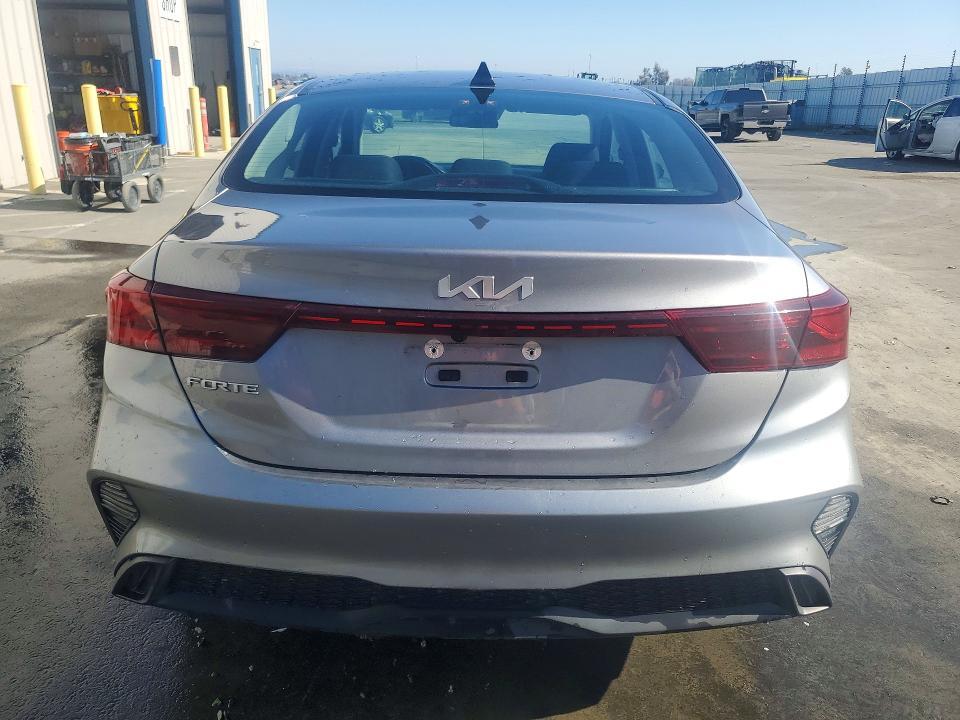 2023 KIA Forte lx