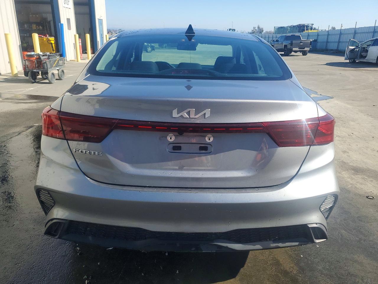 2023 KIA Forte lx