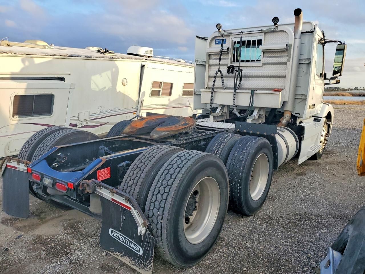 2018 Volvo VNM Semi Truck