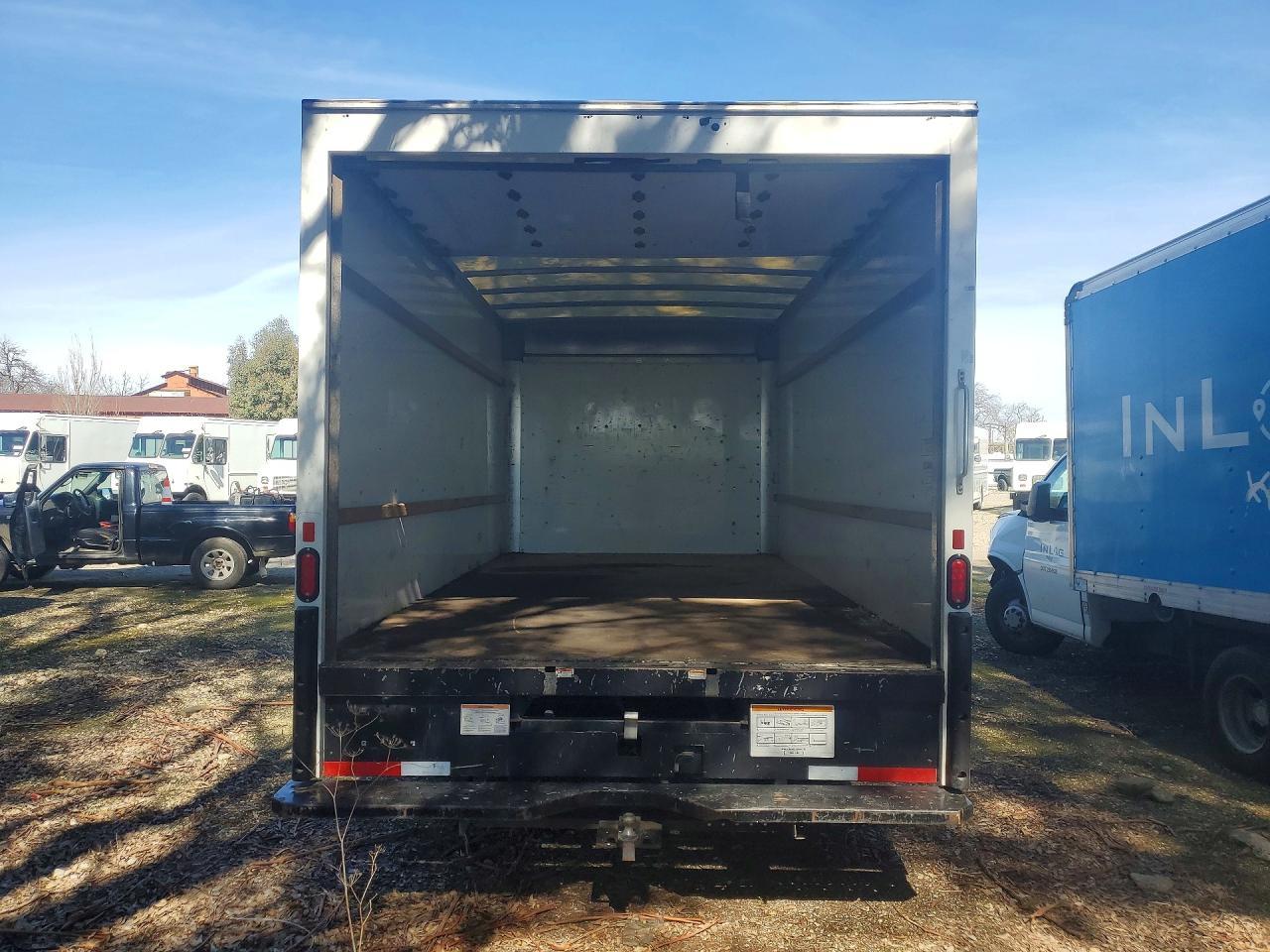 2022 GMC Savana BOX Truck