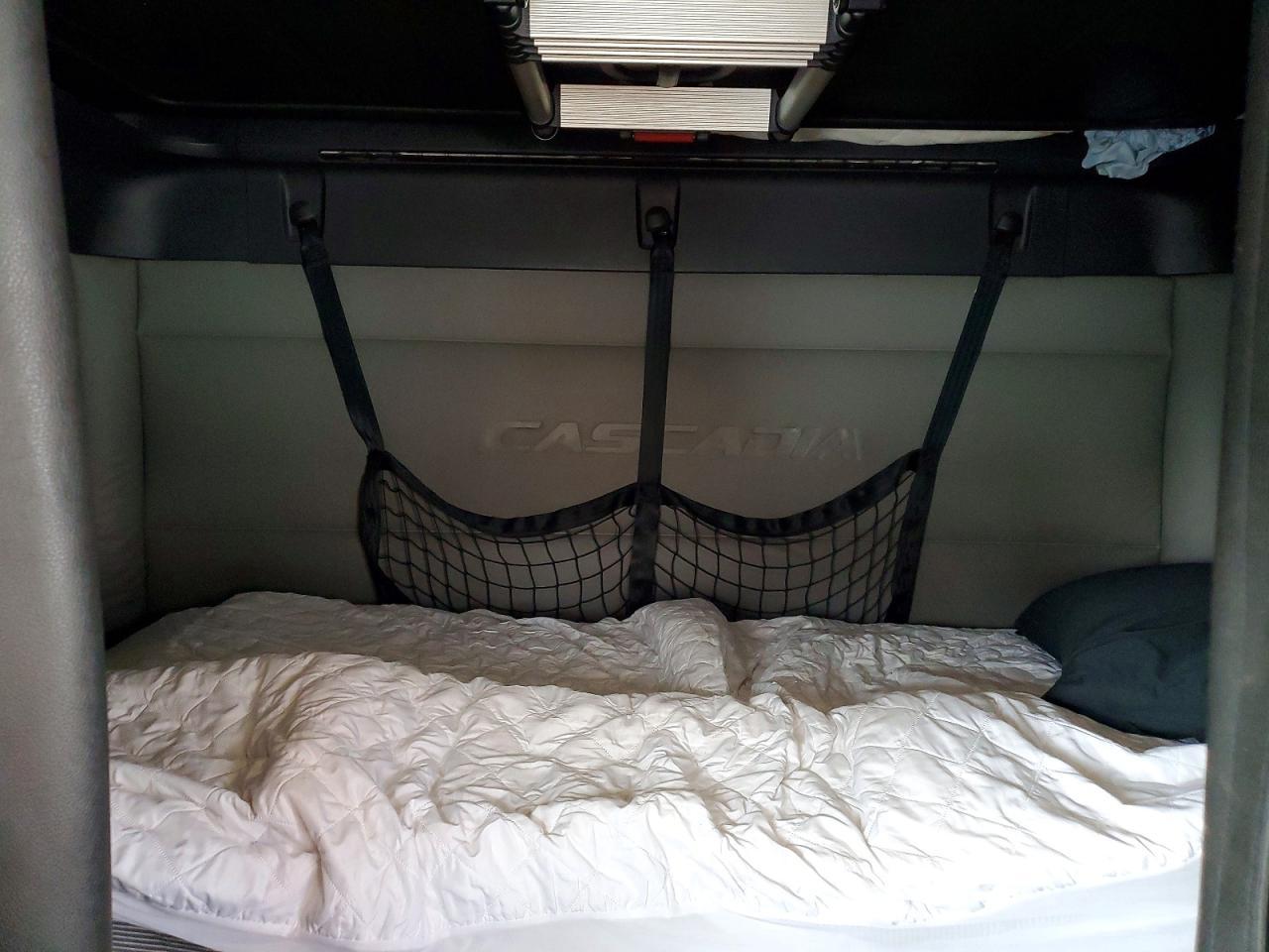 2021 Freigliner 2021 Freightliner Cascadia 126 Semi Truck