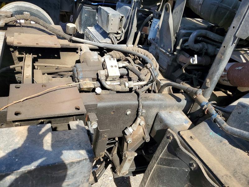 2006 Peterbilt Tractor 2006 Peterbilt 320 Semi Truck