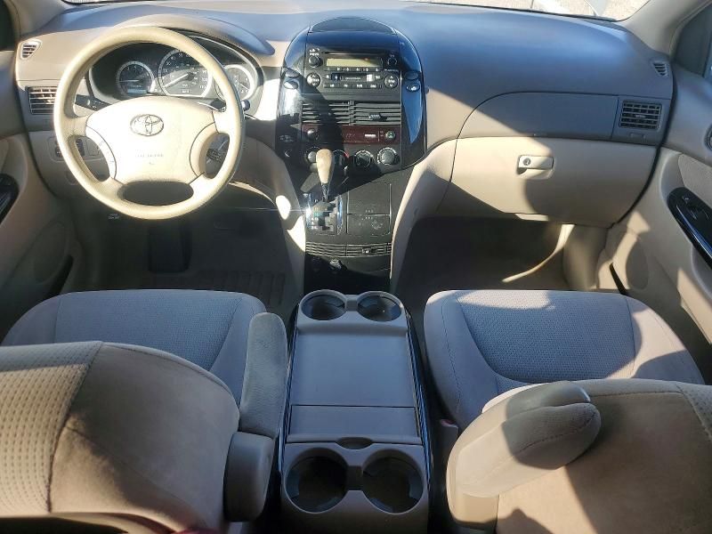 2004 Toyota Sienna ce