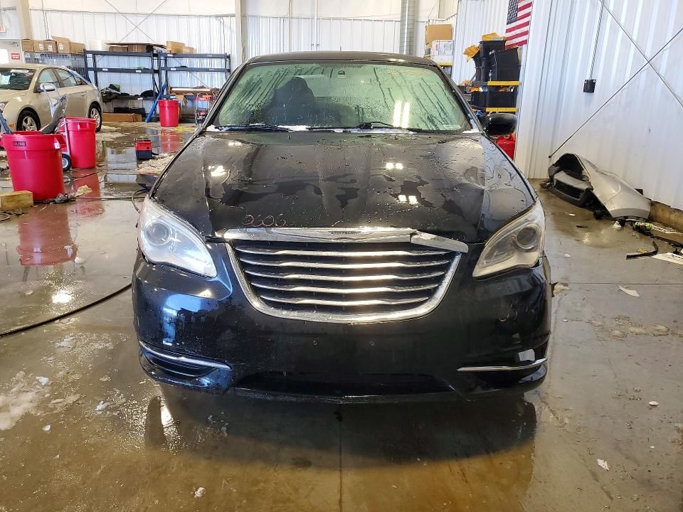 2013 Chrysler 200 s