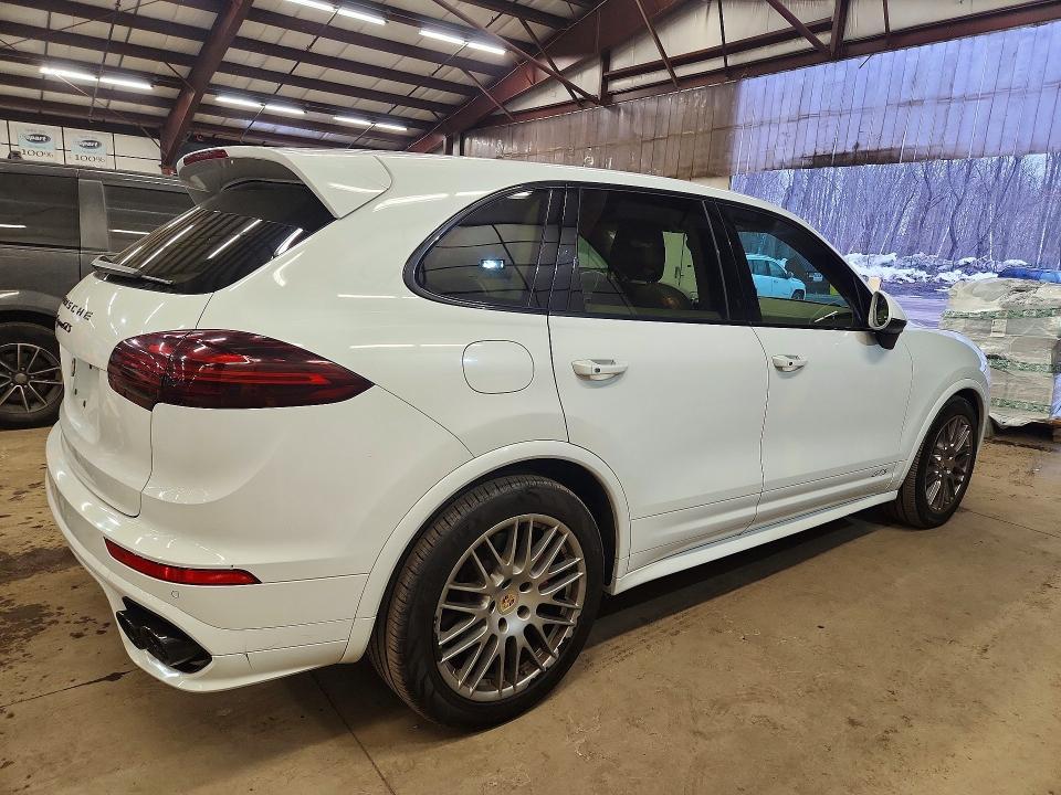 2016 Porsche Cayenne gts