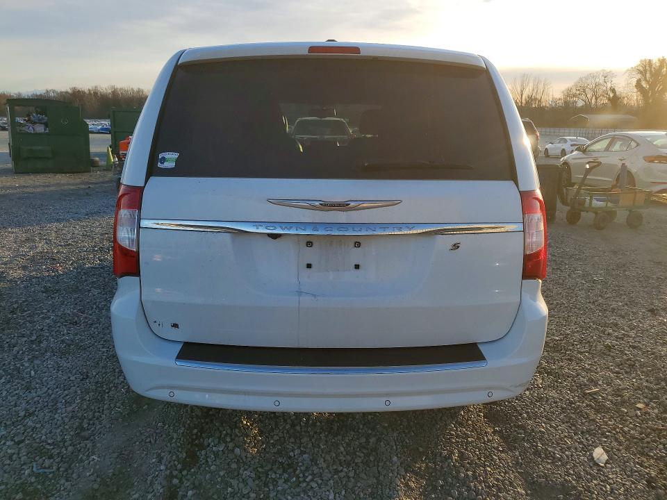 2014 Chrysler Town & Country s