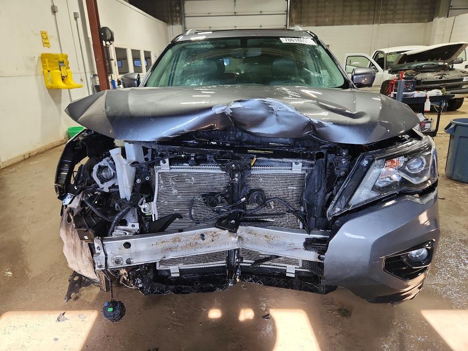 2018 Nissan Pathfinder s