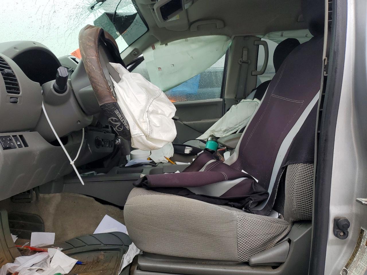 2016 Niss Frontier SV