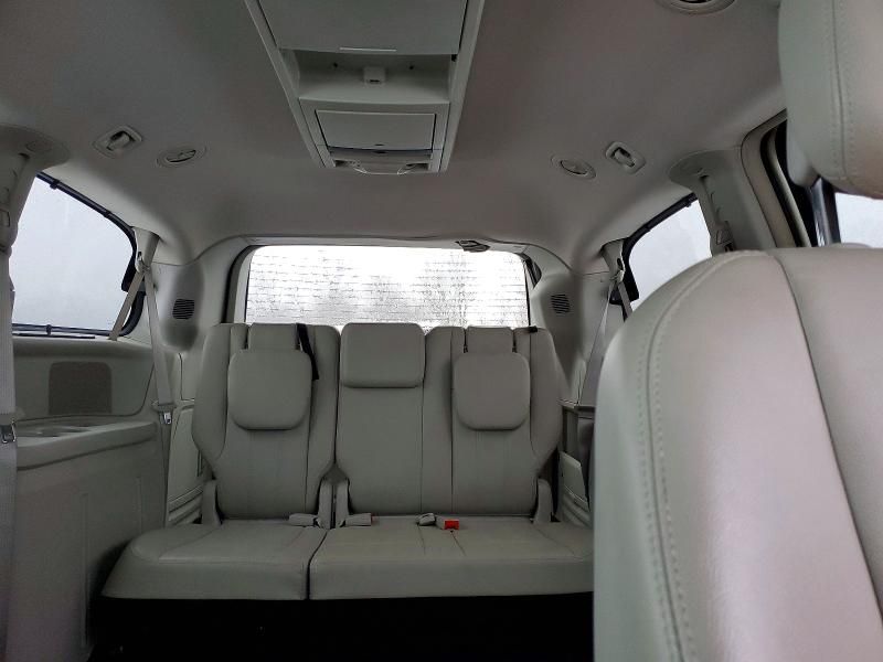 2011 Chrysler Town & Country Touring l