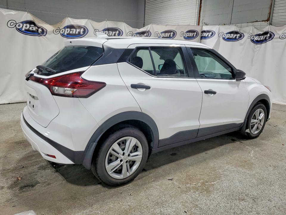 2023 Nissan Kicks s