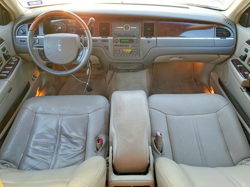 2011 Lincoln Town car Signature Limited